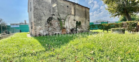 4 bedrooms House in Spinea, Italy No. 359373 2