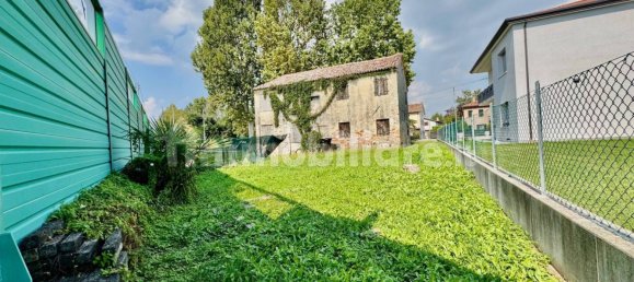 4 bedrooms House in Spinea, Italy No. 359373 3