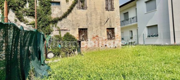 4 bedrooms House in Spinea, Italy No. 359373 6