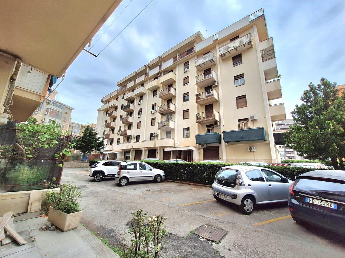 Apartamento de 5 habitaciónes en Palermo, Italy No. 15581