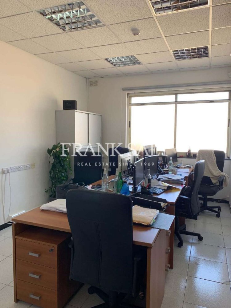 218m² Office in Valletta, Malta No. 12191