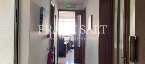 218m² Office in Valletta, Malta No. 12191 12