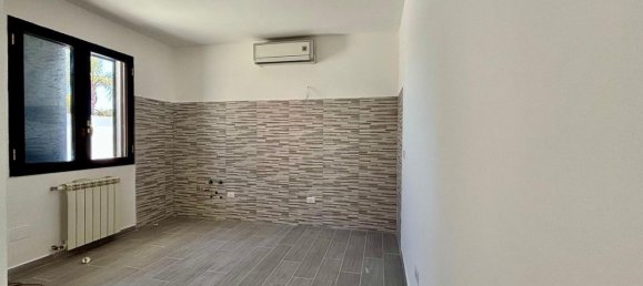 Villa de 3 habitaciónes en Ardea, Italy No. 68344 4