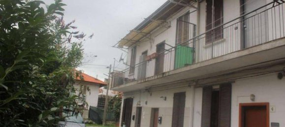 3 bedrooms Apartment in Gerenzano, Italy No. 283536 2