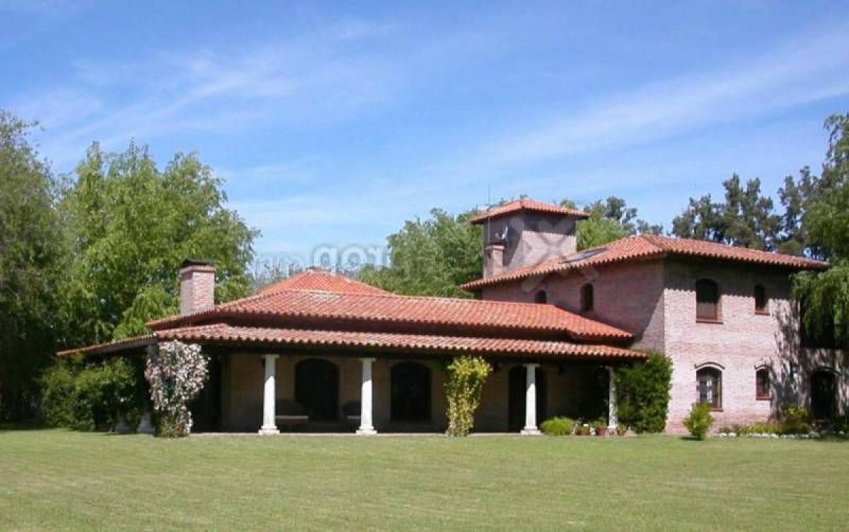 7 bedrooms House in Escobar, Argentina No. 1691