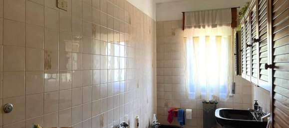 6 rooms Apartment in Pentone, Italy No. 219035 8