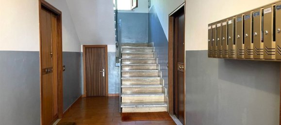 6 rooms Apartment in Pentone, Italy No. 219035 3