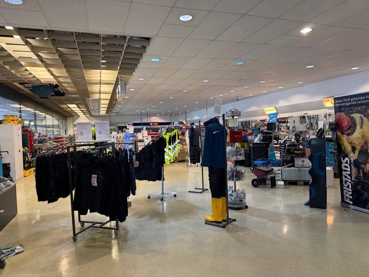 Entrepôt à Brunn am Gebirge, Austria 3782m² No. 196991