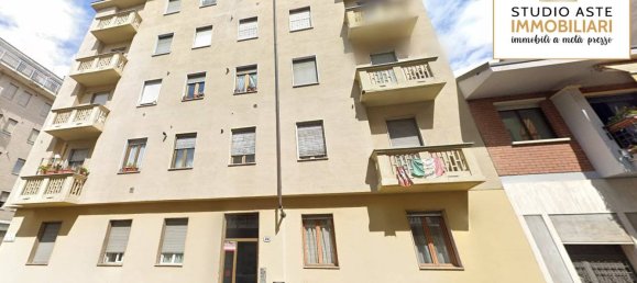 1 bedroom Apartment in Turin, Italy No. 330940 2