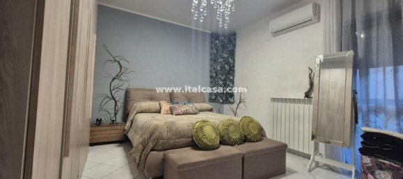 3 rooms Apartment in Crotone, Italy No. 89459 11