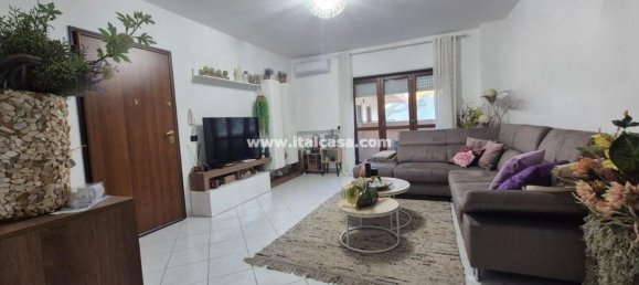 3 rooms Apartment in Crotone, Italy No. 89459 10