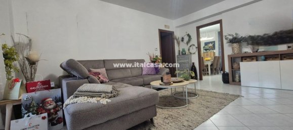 3 rooms Apartment in Crotone, Italy No. 89459 9