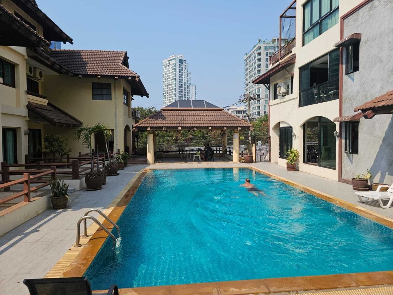 6 chambres Maison à Pattaya, Thailand No. 70540