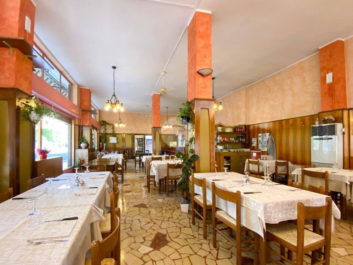 Propiedad comercial de 3 habitaciónes en Botticino, Italy No. 337697