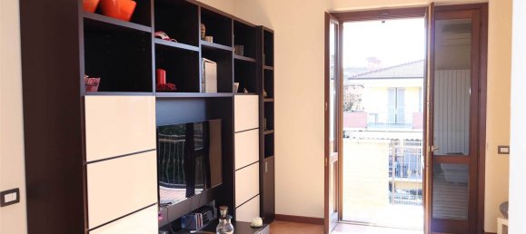 3 rooms Apartment in Rottofreno, Italy No. 300082 5