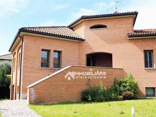 4 bedrooms Villa in Bernareggio, Italy No. 238873