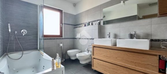 Вилла с 3 спальнями в Удине, Италия № 257880 23