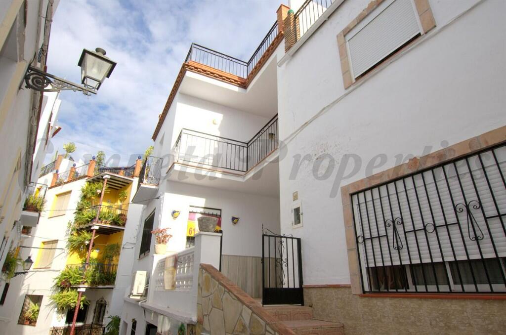 6 bedrooms Townhouse in Arenas, Spain No. 176136