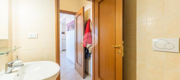 2 rooms Apartment in Rome, Italy No. 30683 11