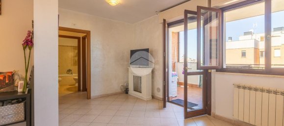 2 rooms Apartment in Rome, Italy No. 30683 6