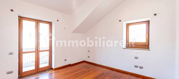 3 bedrooms Apartment in Legnano, Italy No. 323002 4