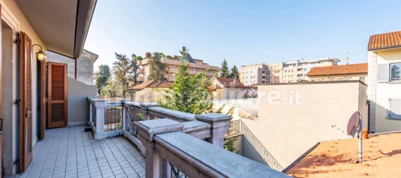 3 bedrooms Apartment in Legnano, Italy No. 323002 8