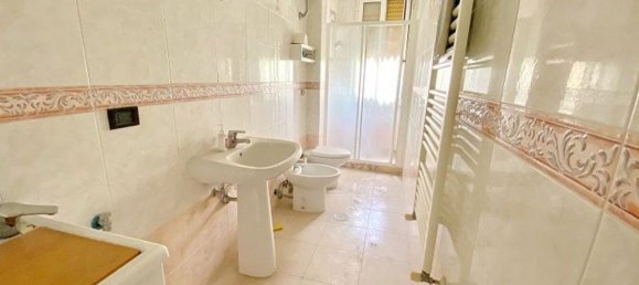 Квартира с 2 комнатами в Таранто, Италия № 168199 11