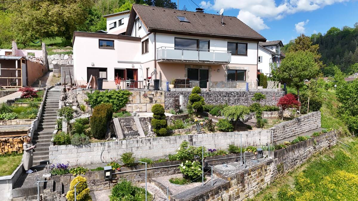 Таунхаус с 7 комнатами в Ротвайль, Германия № 20326