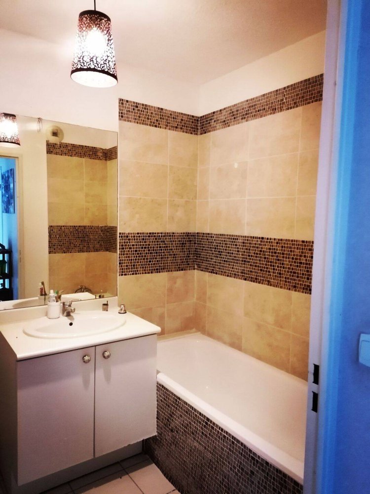 2 bedrooms Apartment in Marseille, France No. 333983