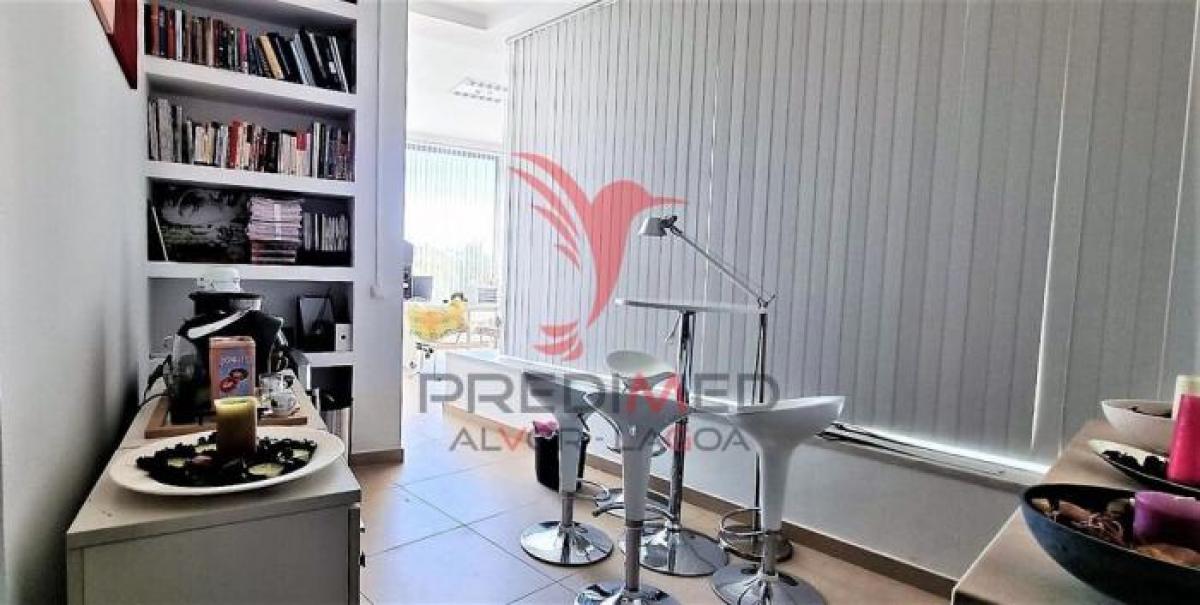 80m² Shop in Loule, Portugal No. 1965