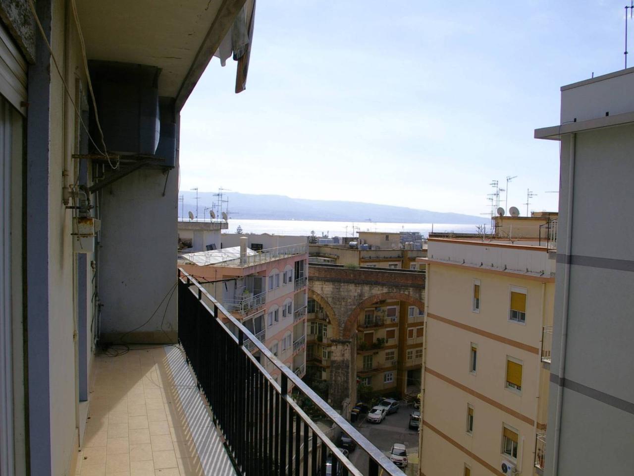 Apartamento de 3 habitaciónes en Messina, Italy No. 166227
