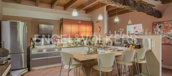 5 Schlafzimmer Villa in Varese, Italy, Nr. 68638 9