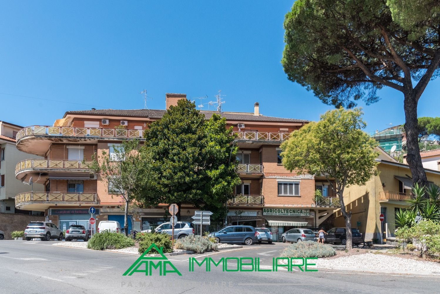 4 bedrooms Apartment in Colonna, Italy No. 324144