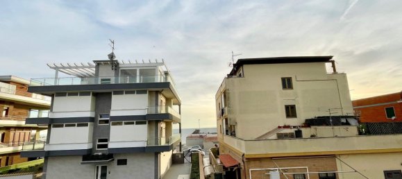 2-salle Appartement à Pomezia, Italy No. 54747 13