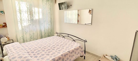 2-salle Appartement à Pomezia, Italy No. 54747 7