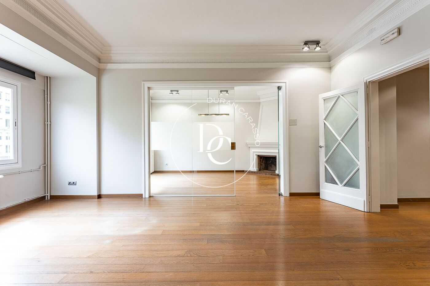 Apartamento de 4 dormitorios en Barcelona, Spain No. 139348