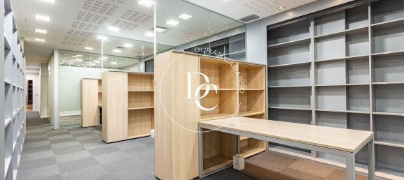 Apartamento de 4 dormitorios en Barcelona, Spain No. 139348 30