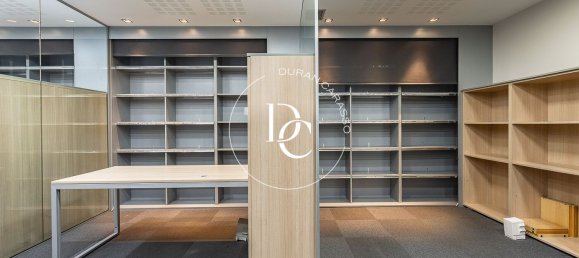 Apartamento de 4 dormitorios en Barcelona, Spain No. 139348 32