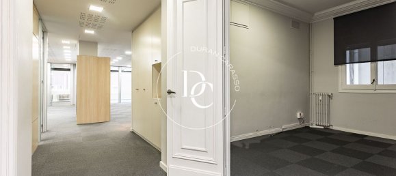 Apartamento de 4 dormitorios en Barcelona, Spain No. 139348 27