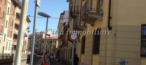 Квартира с 2 комнатами в Новара, Италия № 211745 4