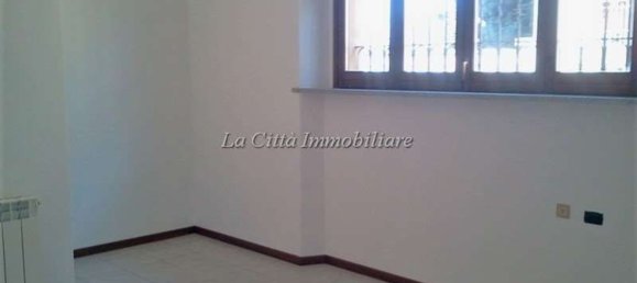 Квартира с 2 комнатами в Новара, Италия № 211745 7