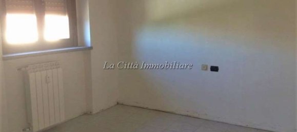 Квартира с 2 комнатами в Новара, Италия № 211745 9