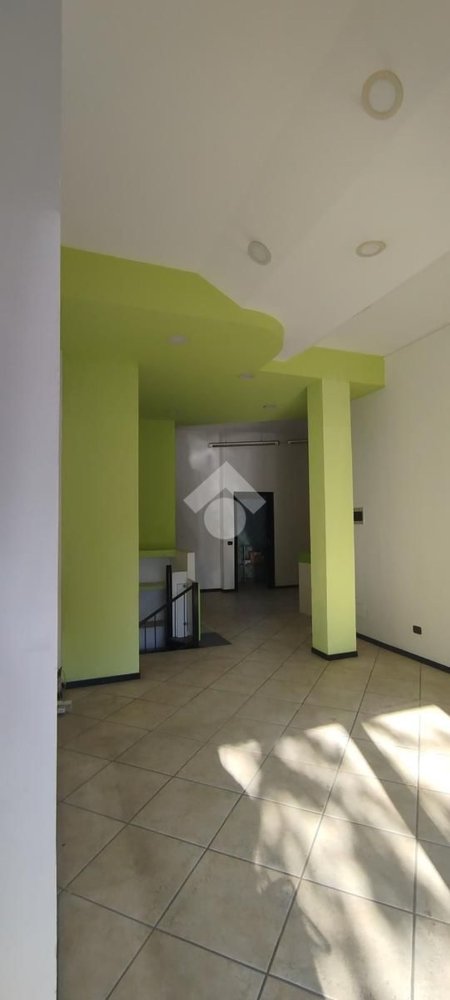  عقار تجاري في Caronno Pertusella, Italy 55متر مربع رقم 173631