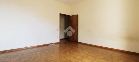 5 bedrooms Apartment in Prato, Italy No. 380712 22