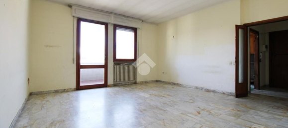 5 bedrooms Apartment in Prato, Italy No. 380712 4