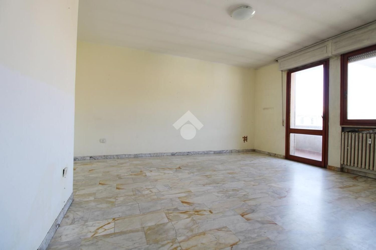 5 bedrooms Apartment in Prato, Italy No. 380712