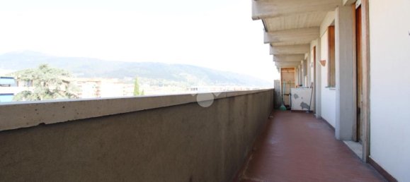 5 bedrooms Apartment in Prato, Italy No. 380712 9