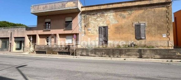 Здание с 5 комнатами в Петрозино, Италия № 352133 5