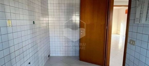 Здание с 5 комнатами в Петрозино, Италия № 352133 14