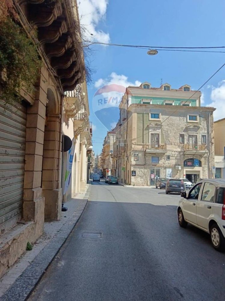 1-Zimmer Gewerbliche Immobilie in Favara, Italy, Nr. 267416